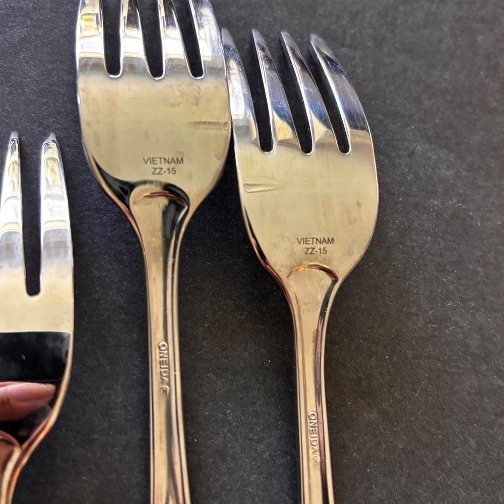 Oneida Stainless Flatware SATIN SAND DUNE 40 Pc Service for 8 Excellent - Picture 12 of 16